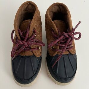 OshKosh B’gosh Kids Quilted Winter Boots Brown & Navy – Size 8